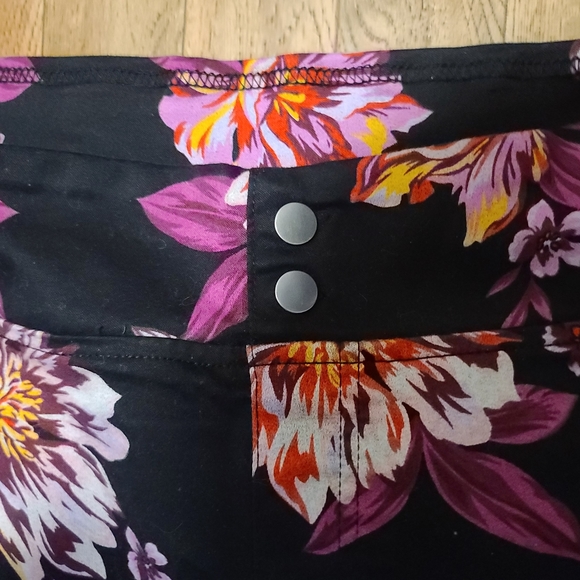 Plus Size Floral Jegging (A5) - Picture 3 of 8